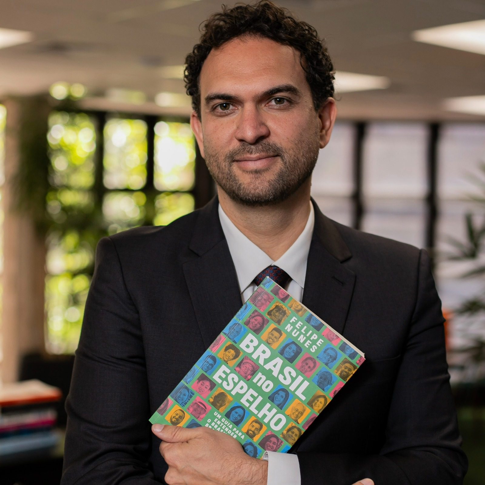 No momento, você está visualizando O livro ‘Brasil no Espelho’, de Felipe Nunes, já vendeu 40 mil exemplares